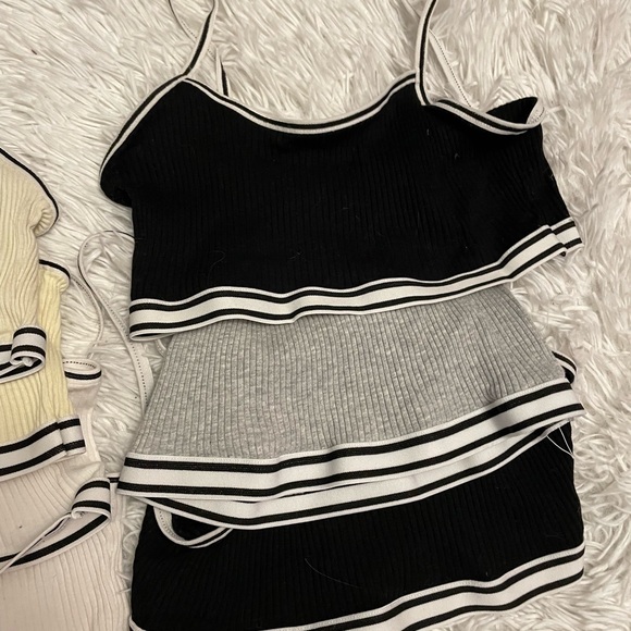 8 Cropped camisoles. Size 10-12 junior girls. Multiple colours. - Picture 3 of 3